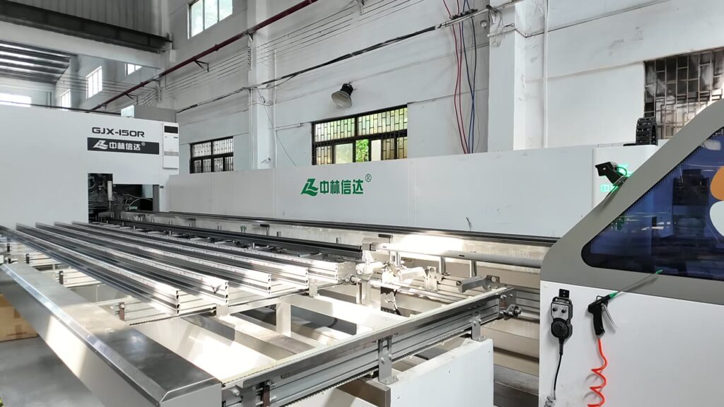 ศูนย์เครื่องจักรกล CNC ภาพระยะใกล้