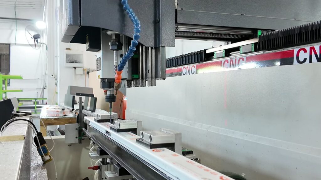 เครื่องเจาะ CNC & การกัด
